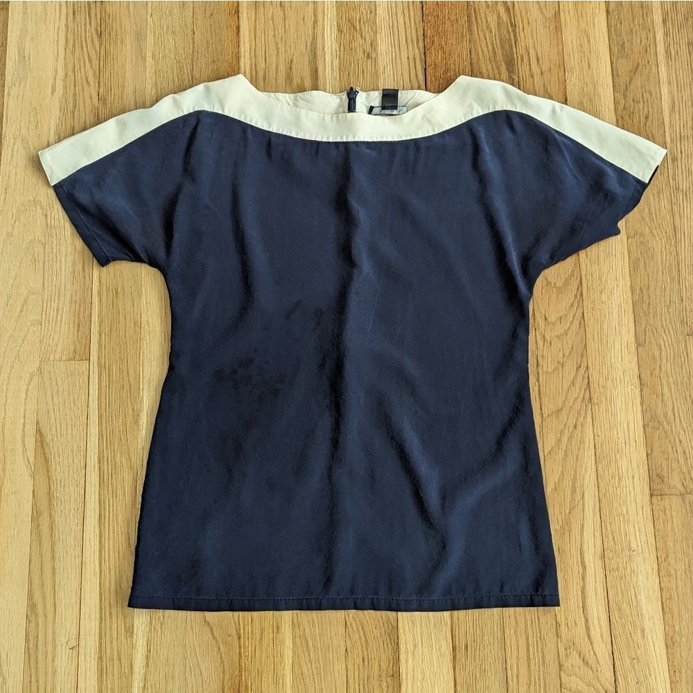 St. John Silk Blend Navy & Cream boatneck short sleeve blouse